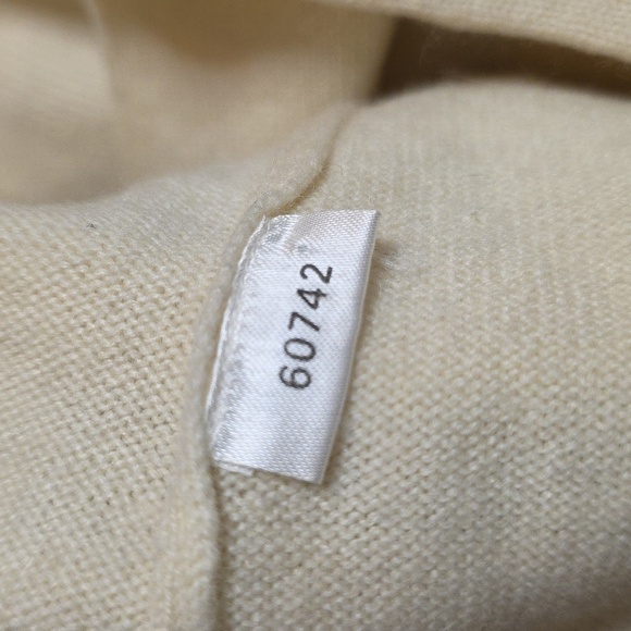 Ann Taylor Cream Cashmere Soft a turtle neck Vtg sweater Size L - Picture 11 of 11